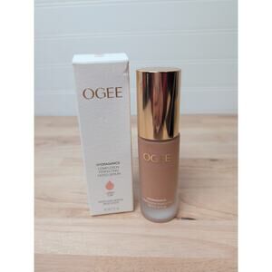 OGEE Weightless Mineral Moisturizer Complexion Perfecting Tinted Serum Larch Use